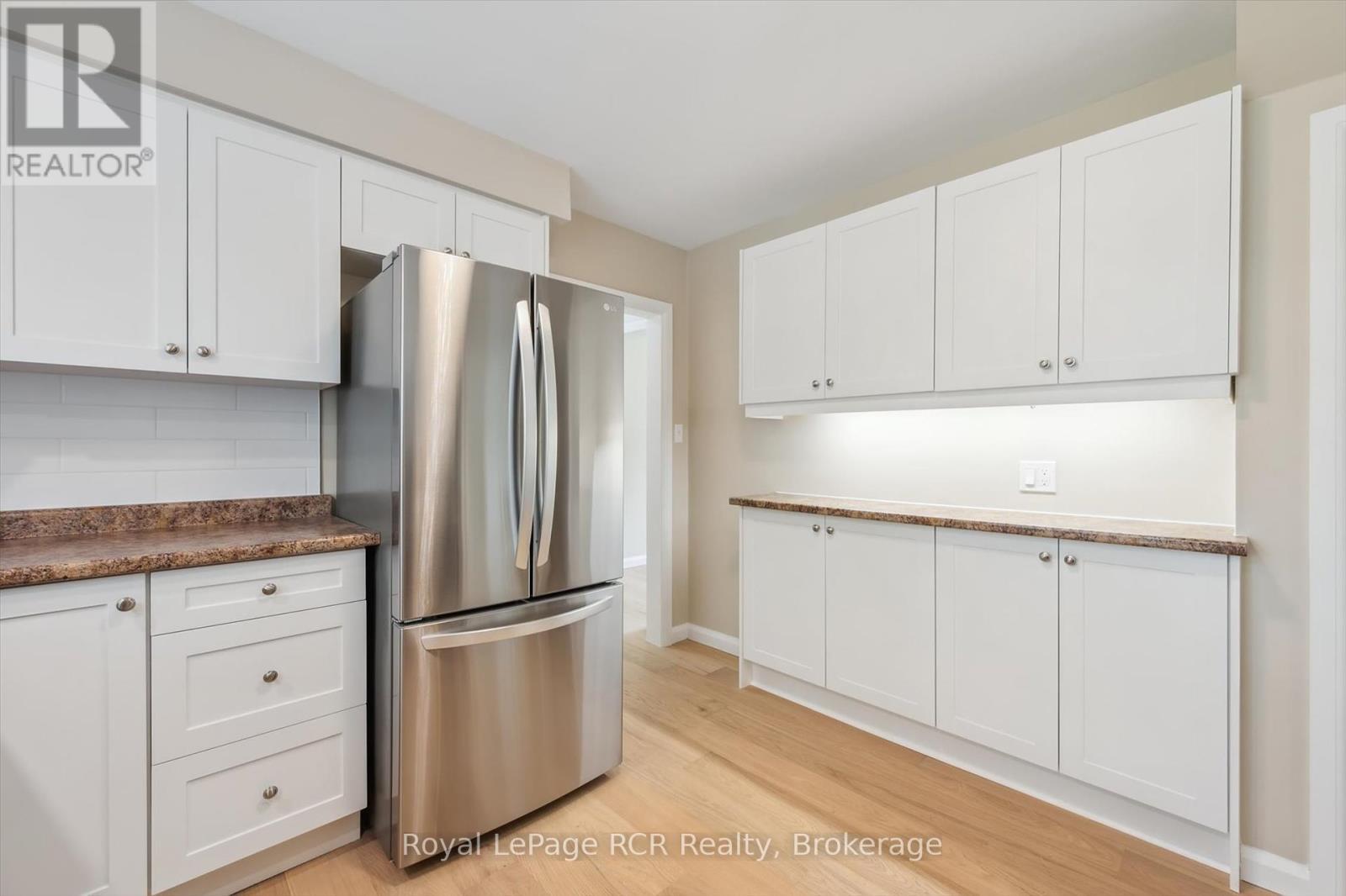 












26 ELGINFIELD DRIVE

,
Guelph (Grange Road),




Ontario
N1E4E6

