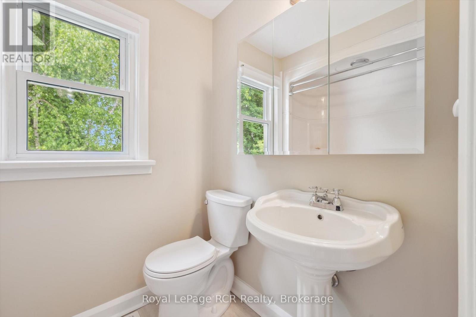 












26 ELGINFIELD DRIVE

,
Guelph (Grange Road),




Ontario
N1E4E6

