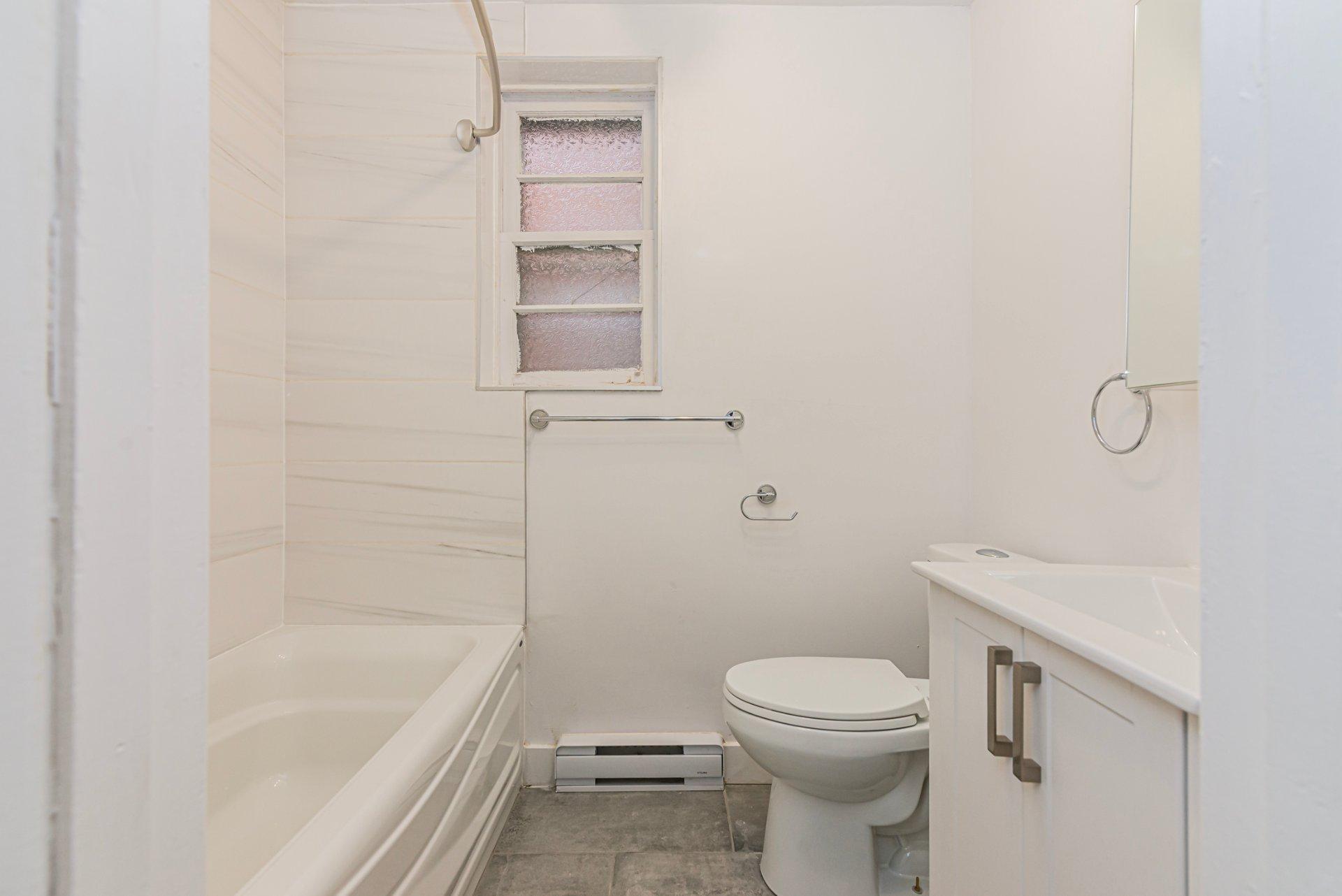 









3485


Av. Ellendale

, 5,
Montréal (Côte-des-Neiges/Notre-Dame-de-Grâce),




QC
H3S1W8

