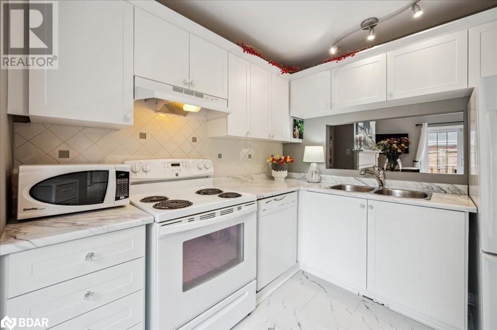 












1275 MAPLE CROSSING Boulevard Unit# 15

,
Burlington,




Ontario
L7S2E8

