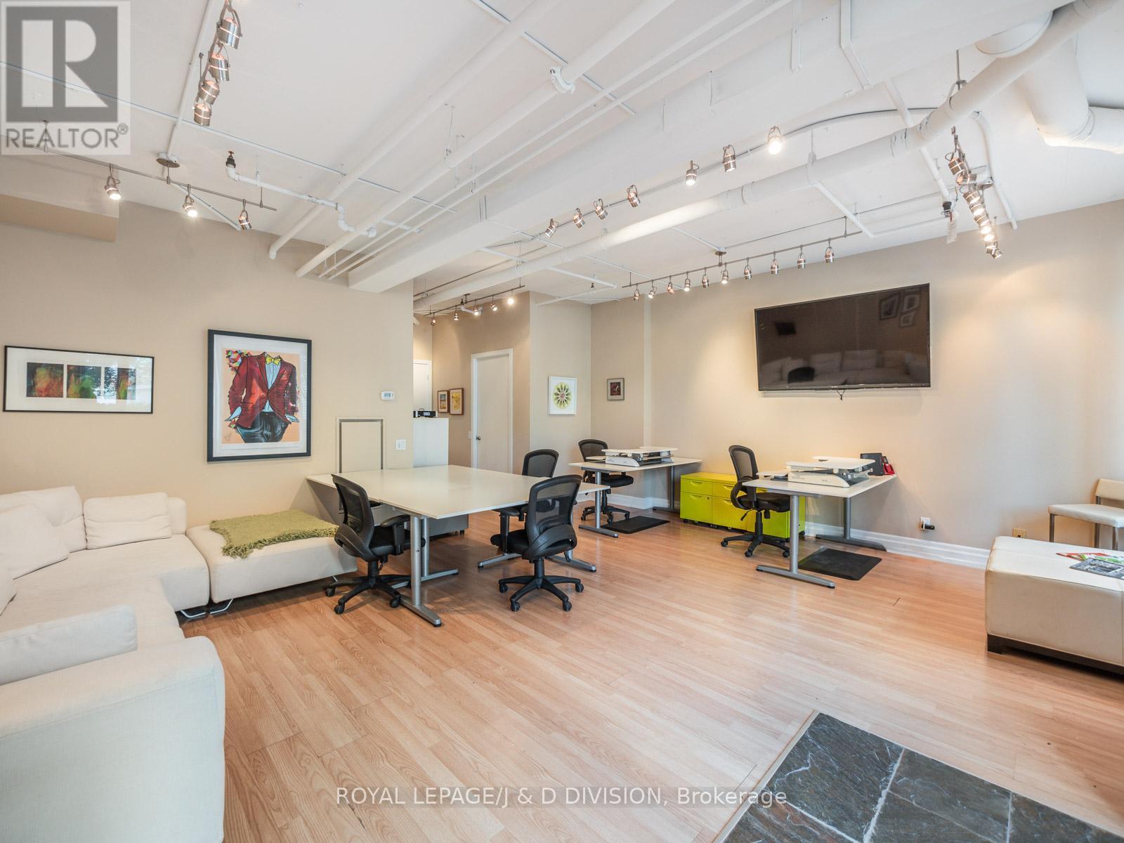 












103W - 500 QUEENS QUAY W

,
Toronto,




Ontario
M5V3K8

