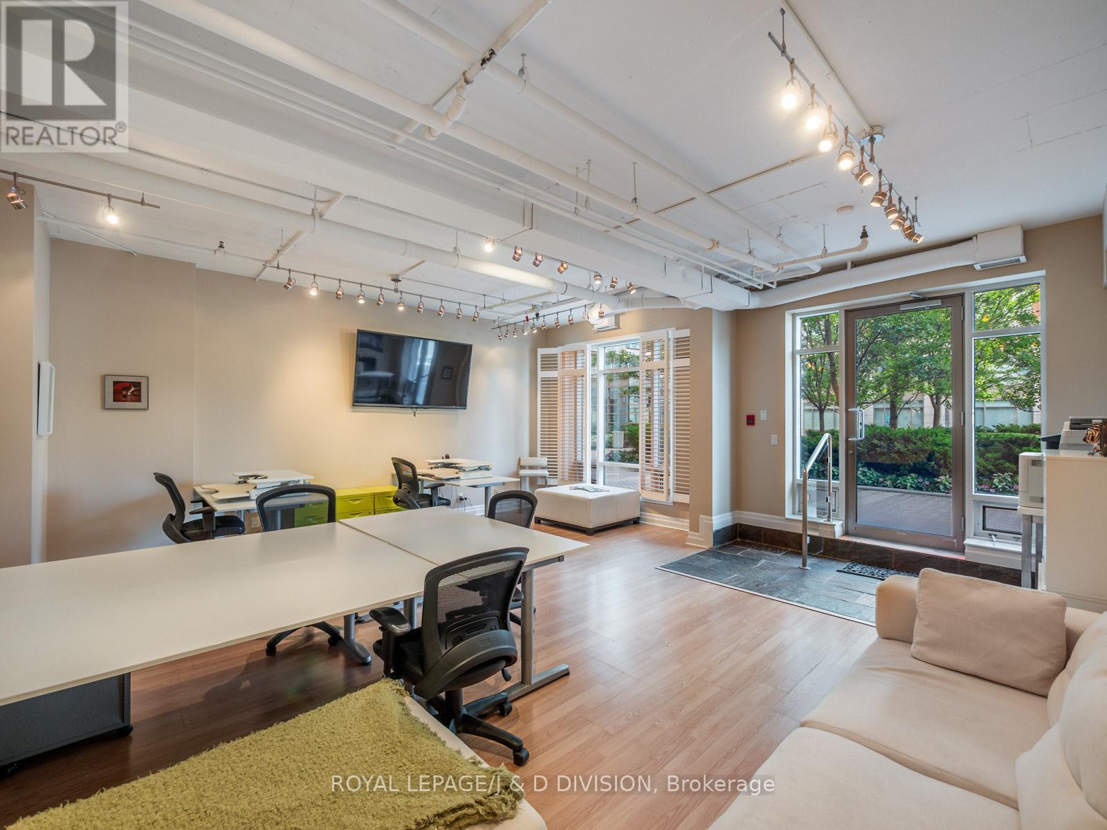 












103W - 500 QUEENS QUAY W

,
Toronto,




Ontario
M5V3K8

