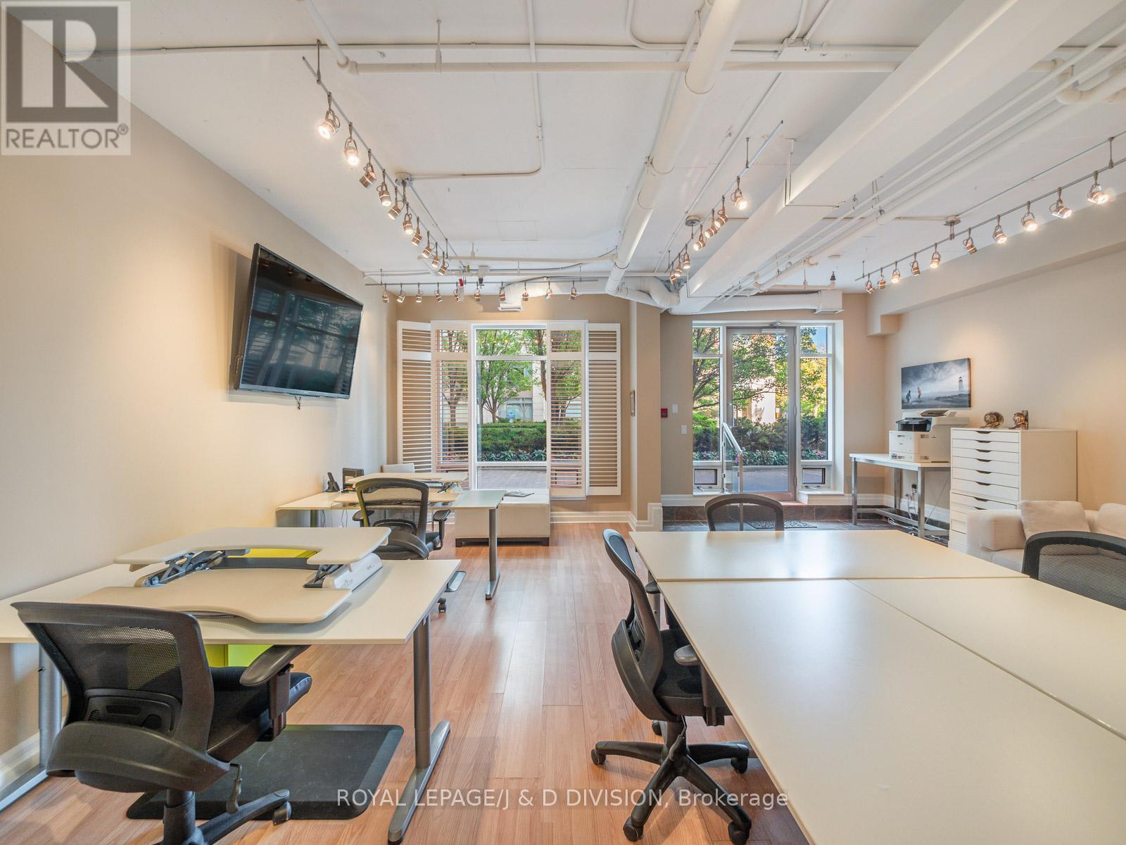 












103W - 500 QUEENS QUAY W

,
Toronto,




Ontario
M5V3K8

