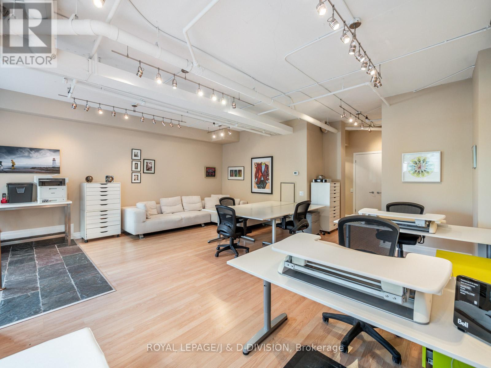 












103W - 500 QUEENS QUAY W

,
Toronto,




Ontario
M5V3K8

