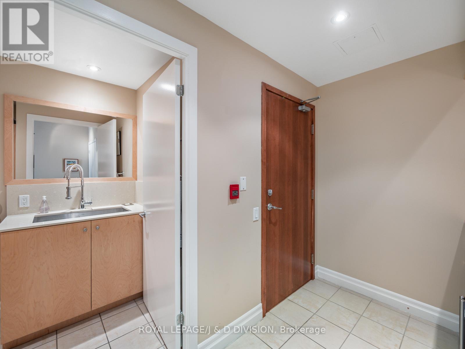 












103W - 500 QUEENS QUAY W

,
Toronto,




Ontario
M5V3K8

