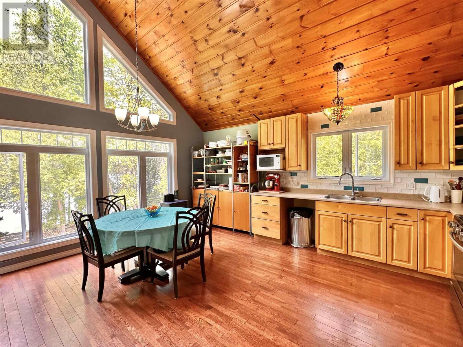 












884 Dunlop Shores RD

,
Elliot Lake,




Ontario
P5A2S9

