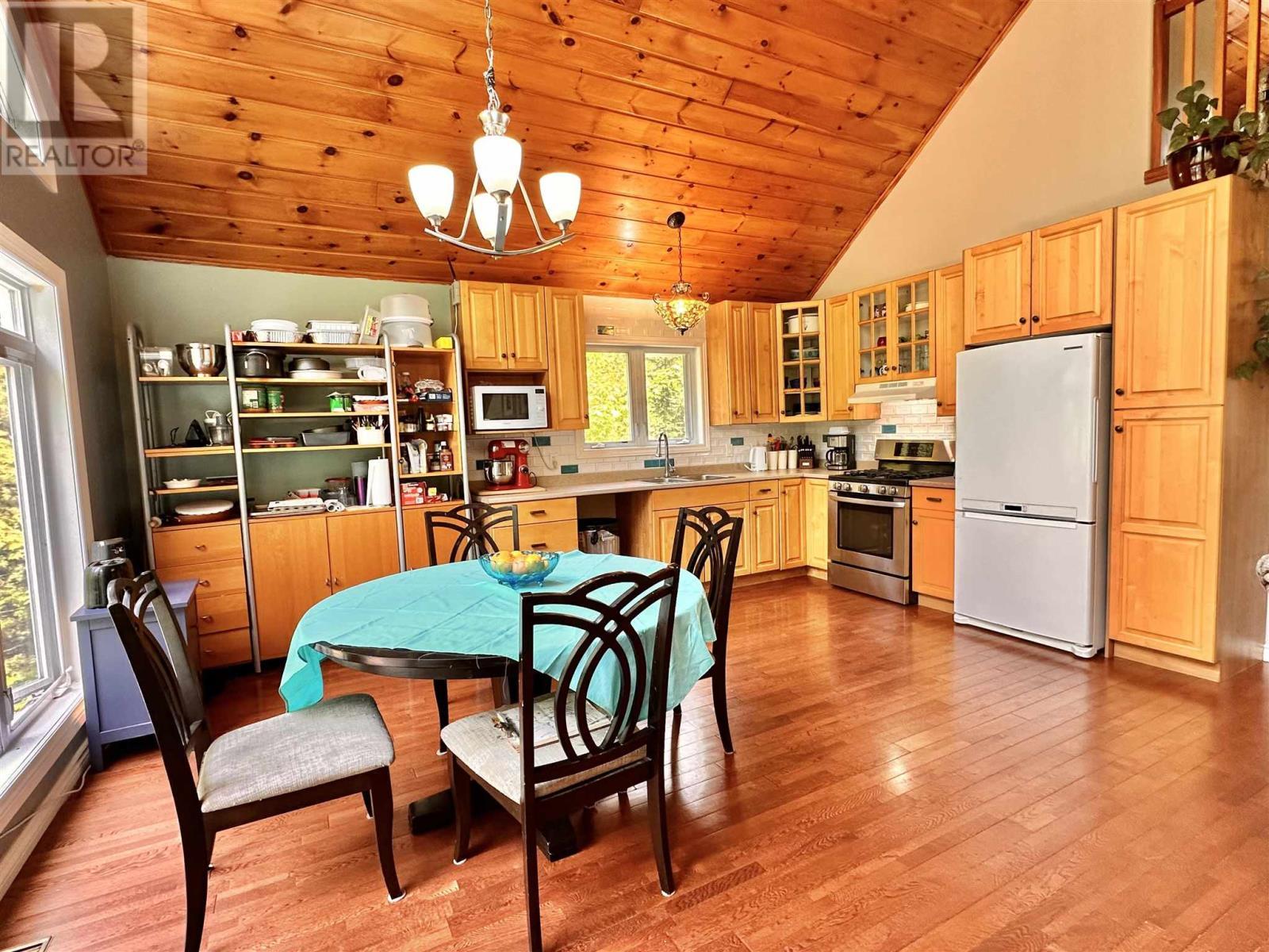 












884 Dunlop Shores RD

,
Elliot Lake,




Ontario
P5A2S9

