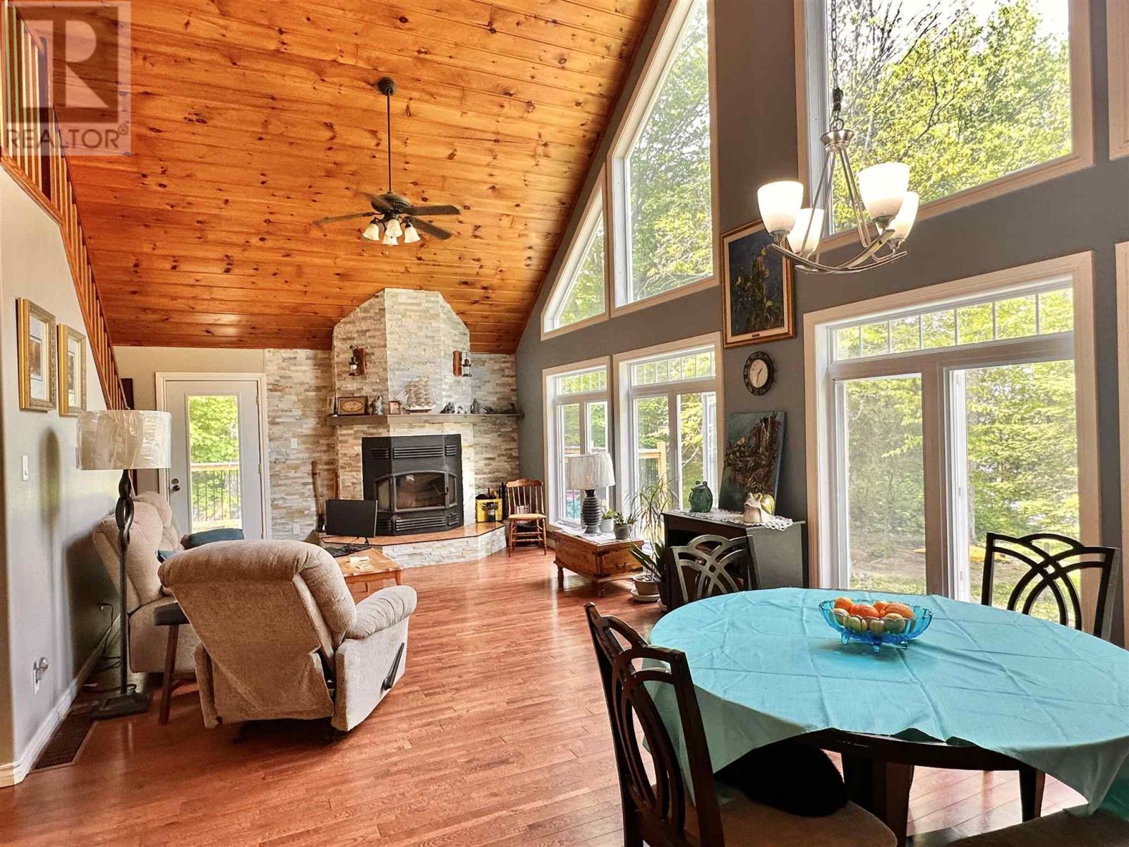 












884 Dunlop Shores RD

,
Elliot Lake,




Ontario
P5A2S9

