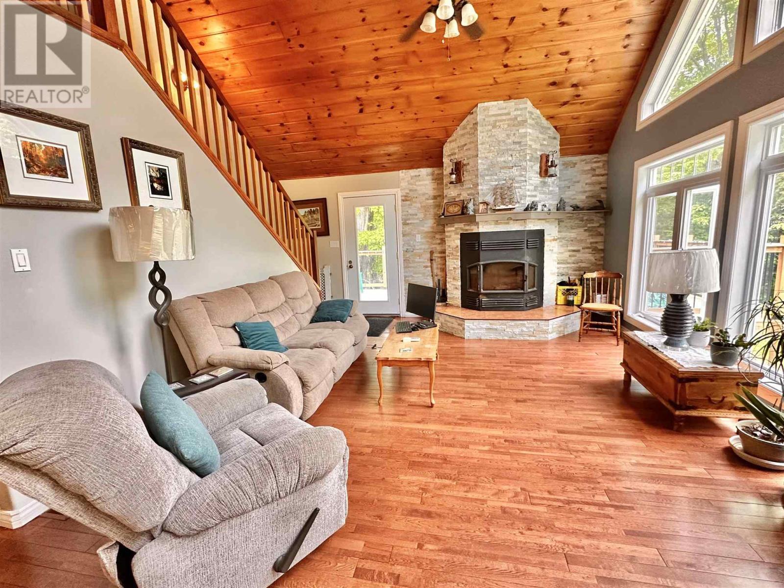 












884 Dunlop Shores RD

,
Elliot Lake,




Ontario
P5A2S9

