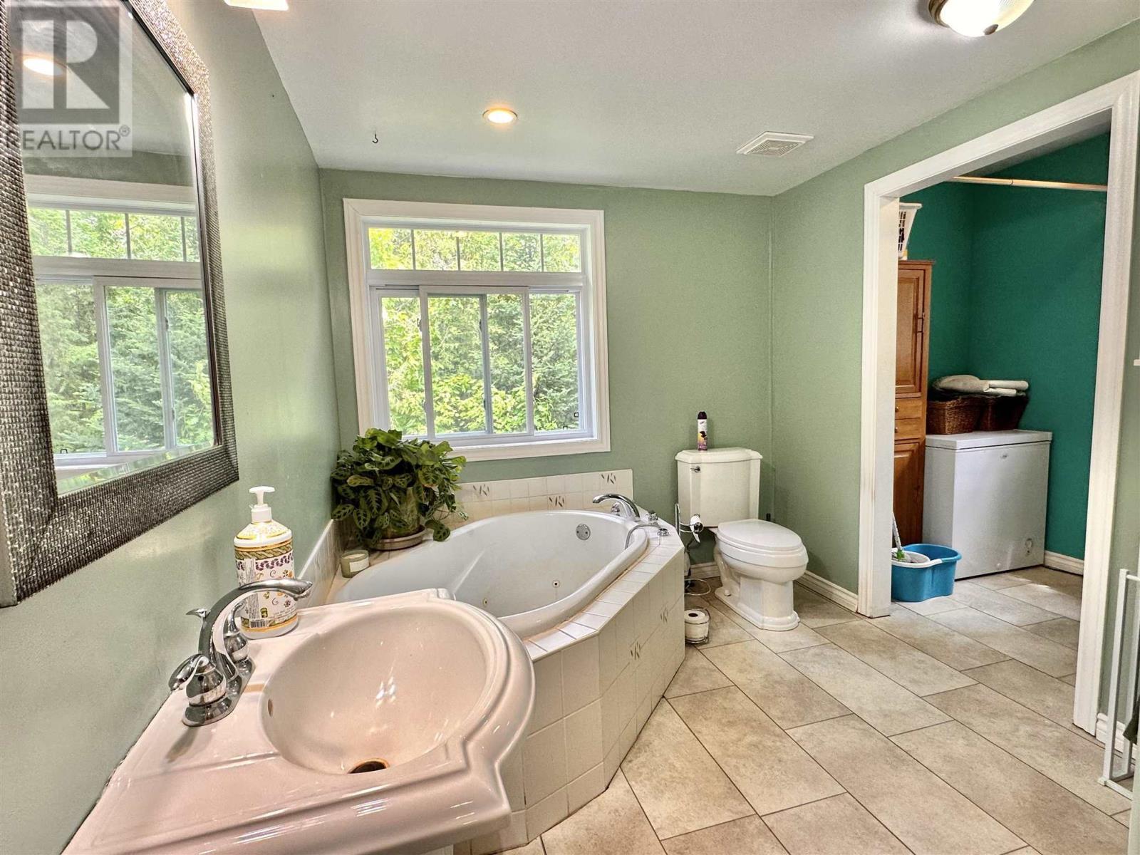 












884 Dunlop Shores RD

,
Elliot Lake,




Ontario
P5A2S9

