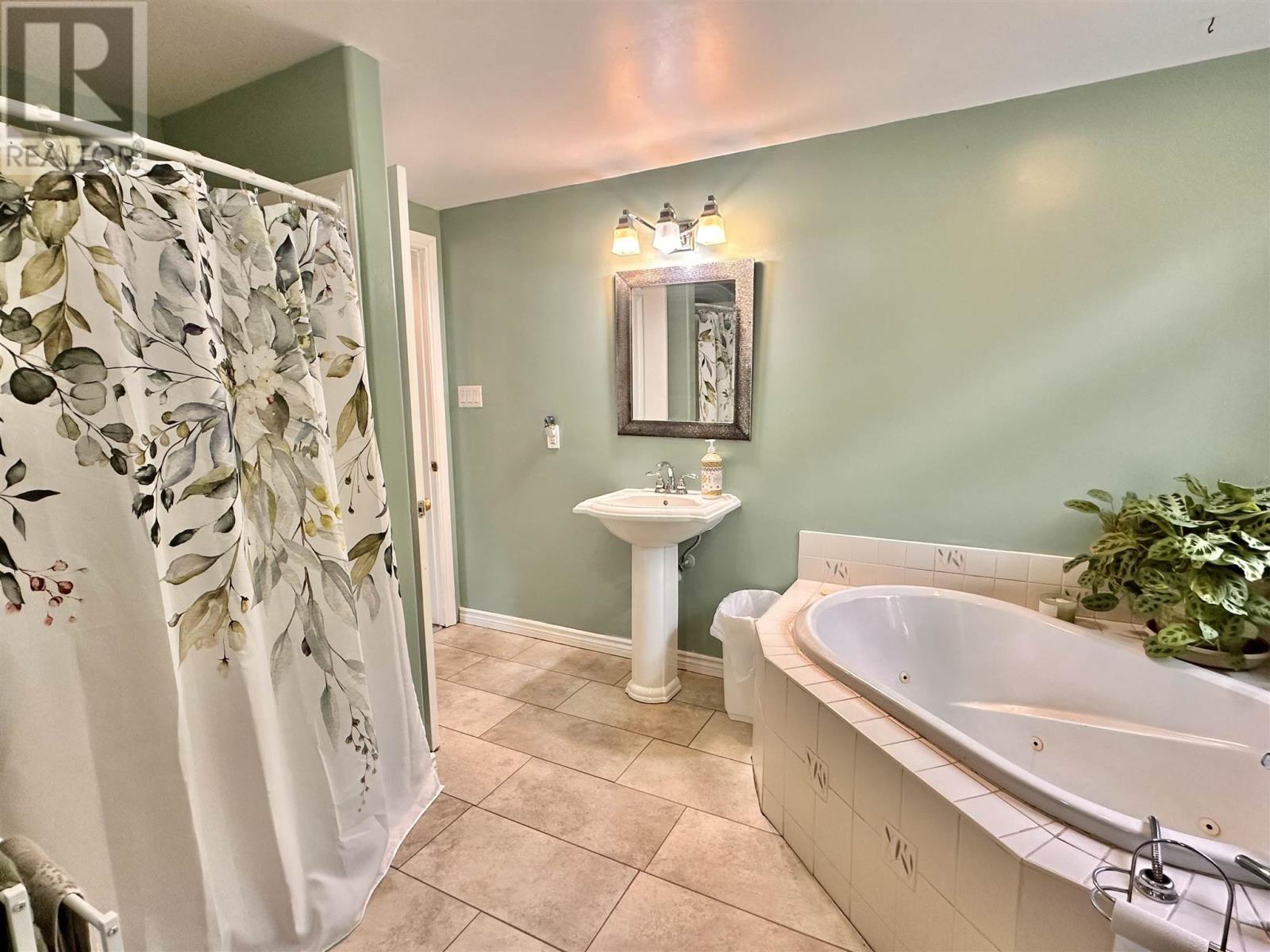 












884 Dunlop Shores RD

,
Elliot Lake,




Ontario
P5A2S9

