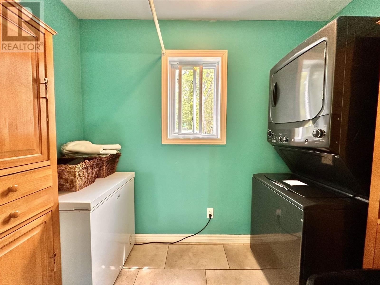 












884 Dunlop Shores RD

,
Elliot Lake,




Ontario
P5A2S9

