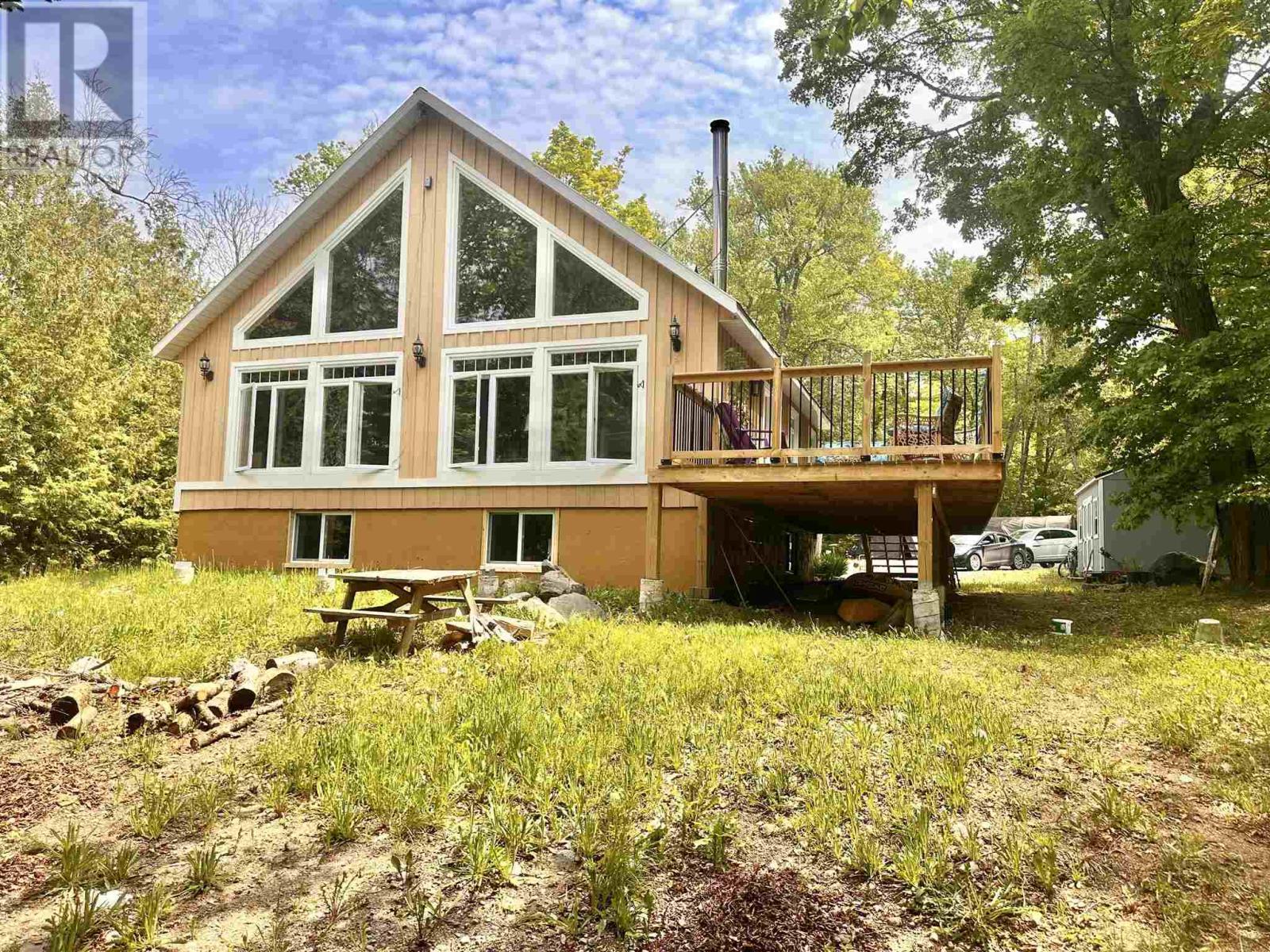 












884 Dunlop Shores RD

,
Elliot Lake,




Ontario
P5A2S9

