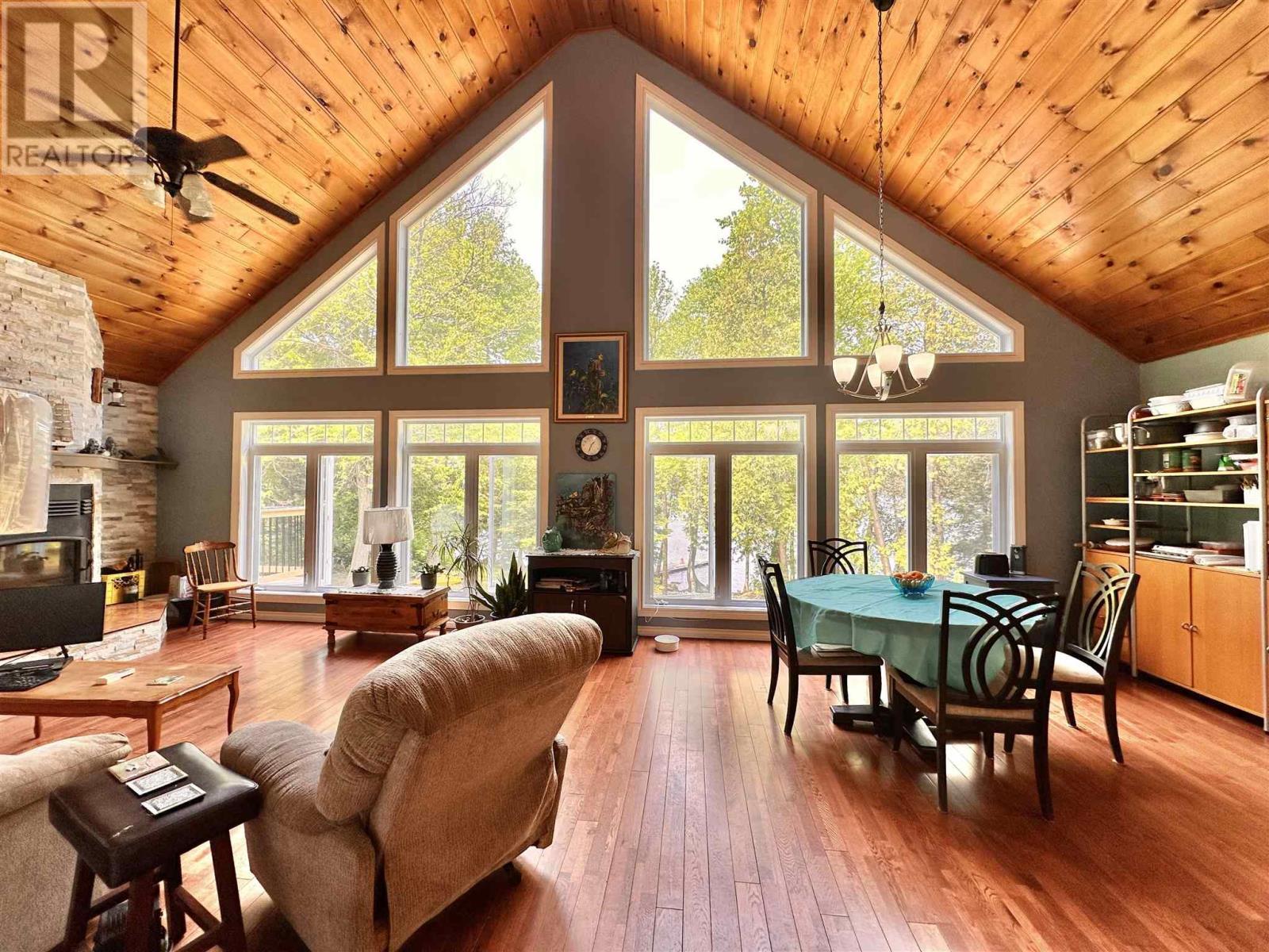 












884 Dunlop Shores RD

,
Elliot Lake,




Ontario
P5A2S9

