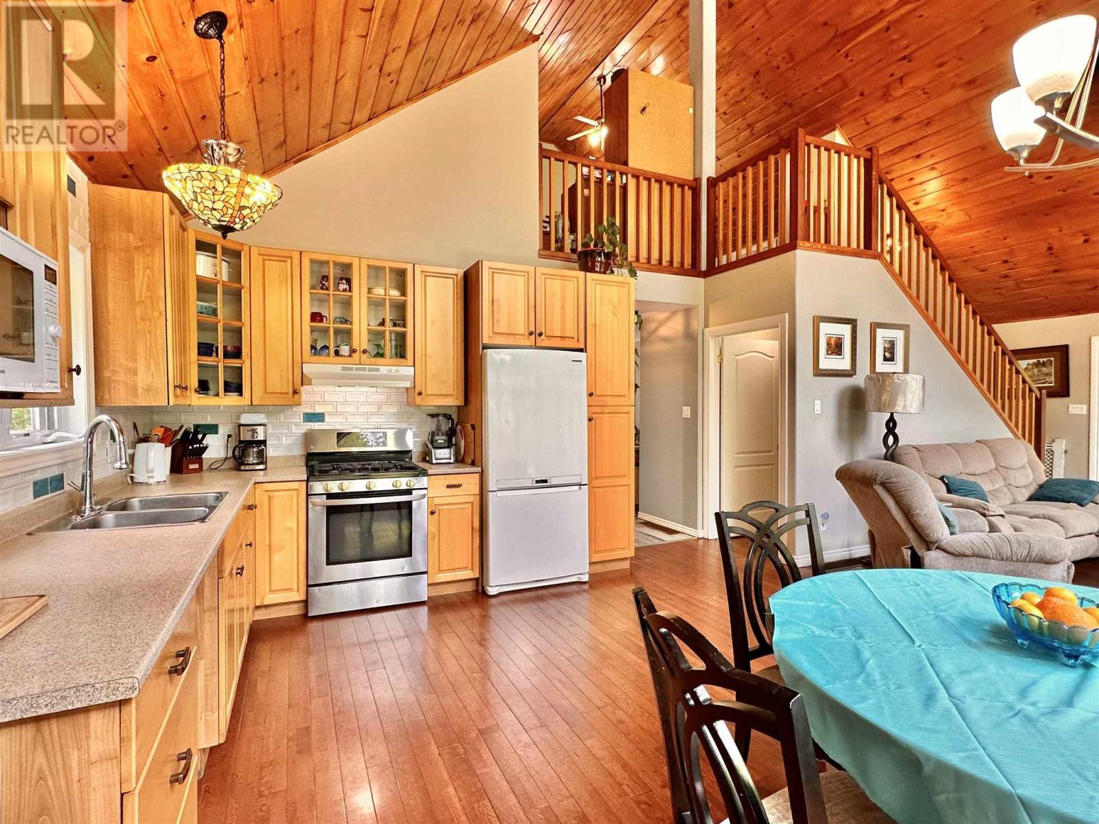 












884 Dunlop Shores RD

,
Elliot Lake,




Ontario
P5A2S9

