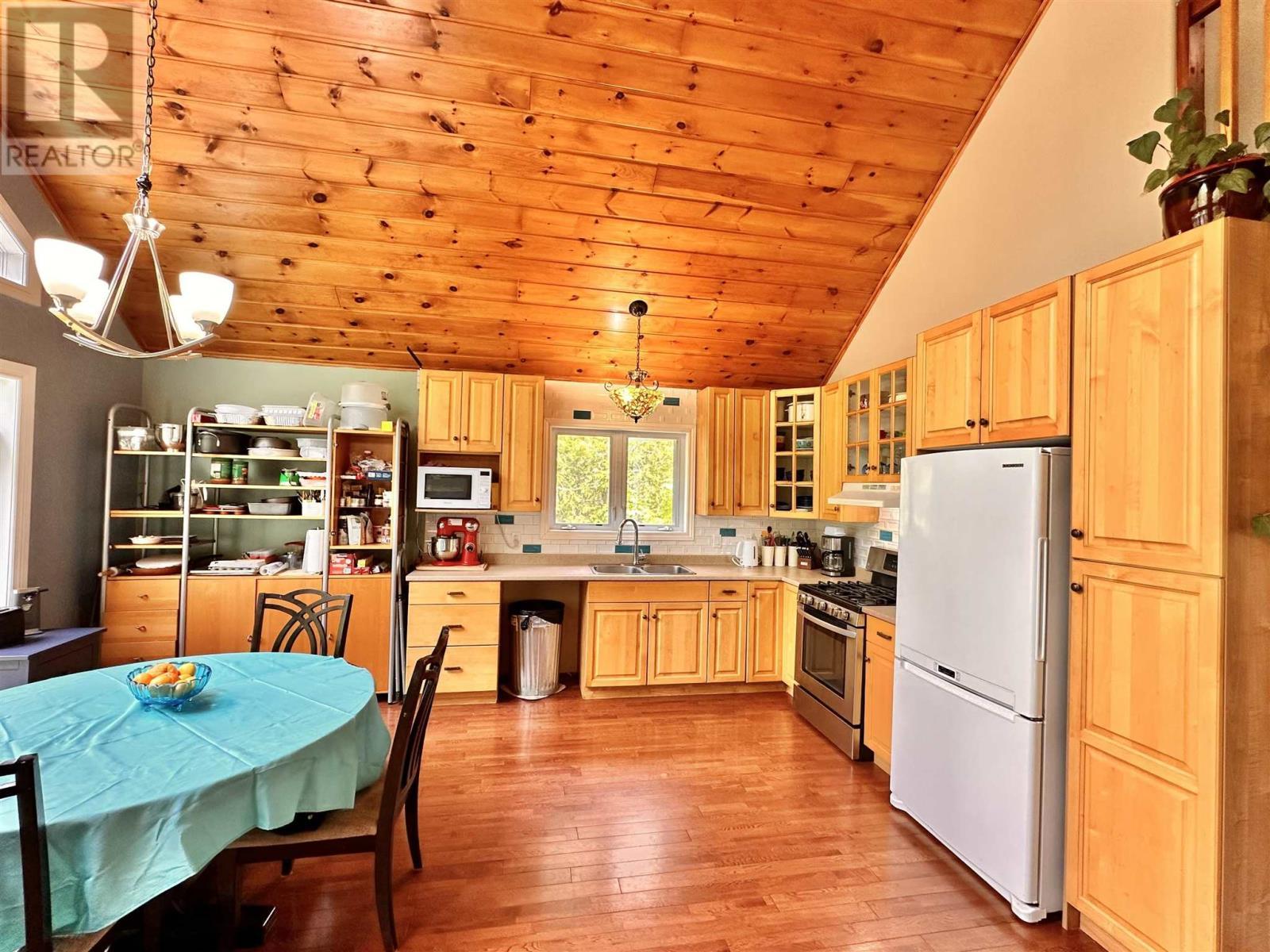 












884 Dunlop Shores RD

,
Elliot Lake,




Ontario
P5A2S9

