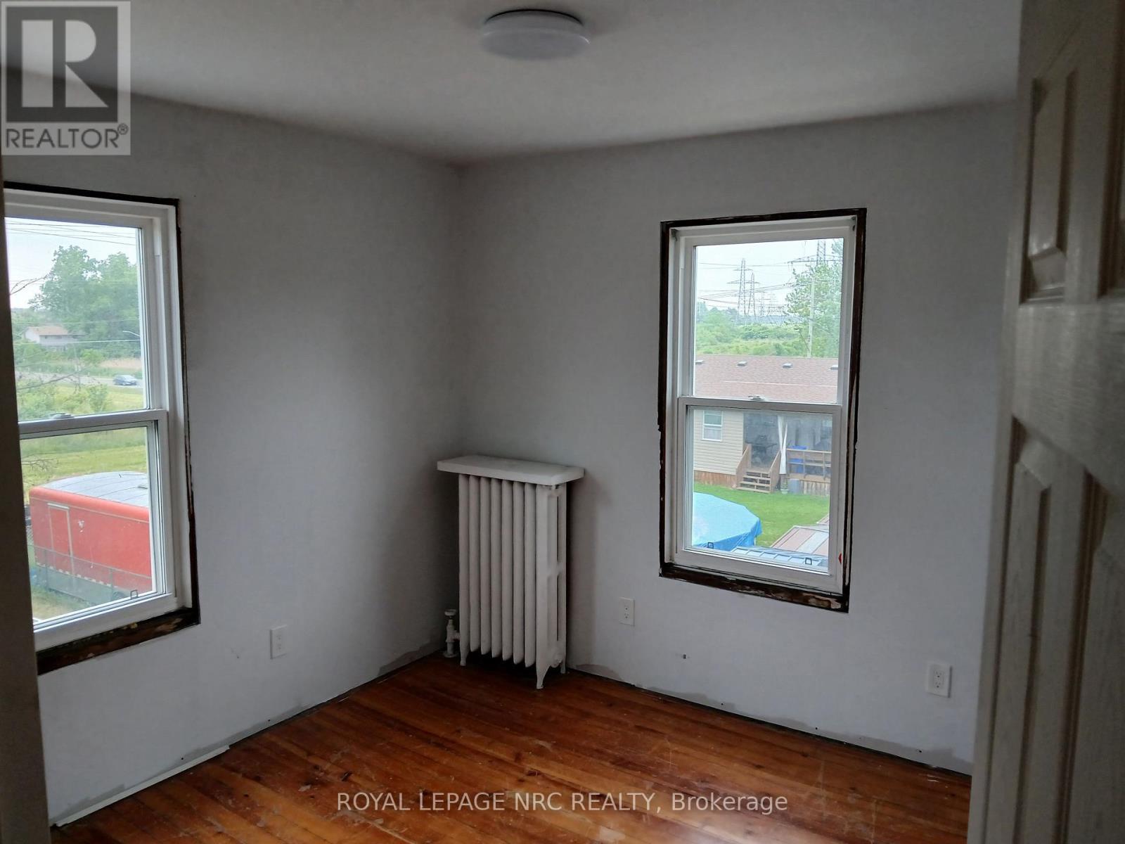












20 HAYES ROAD

,
Thorold (Allanburg/Thorold South),




Ontario
L2V1L8

