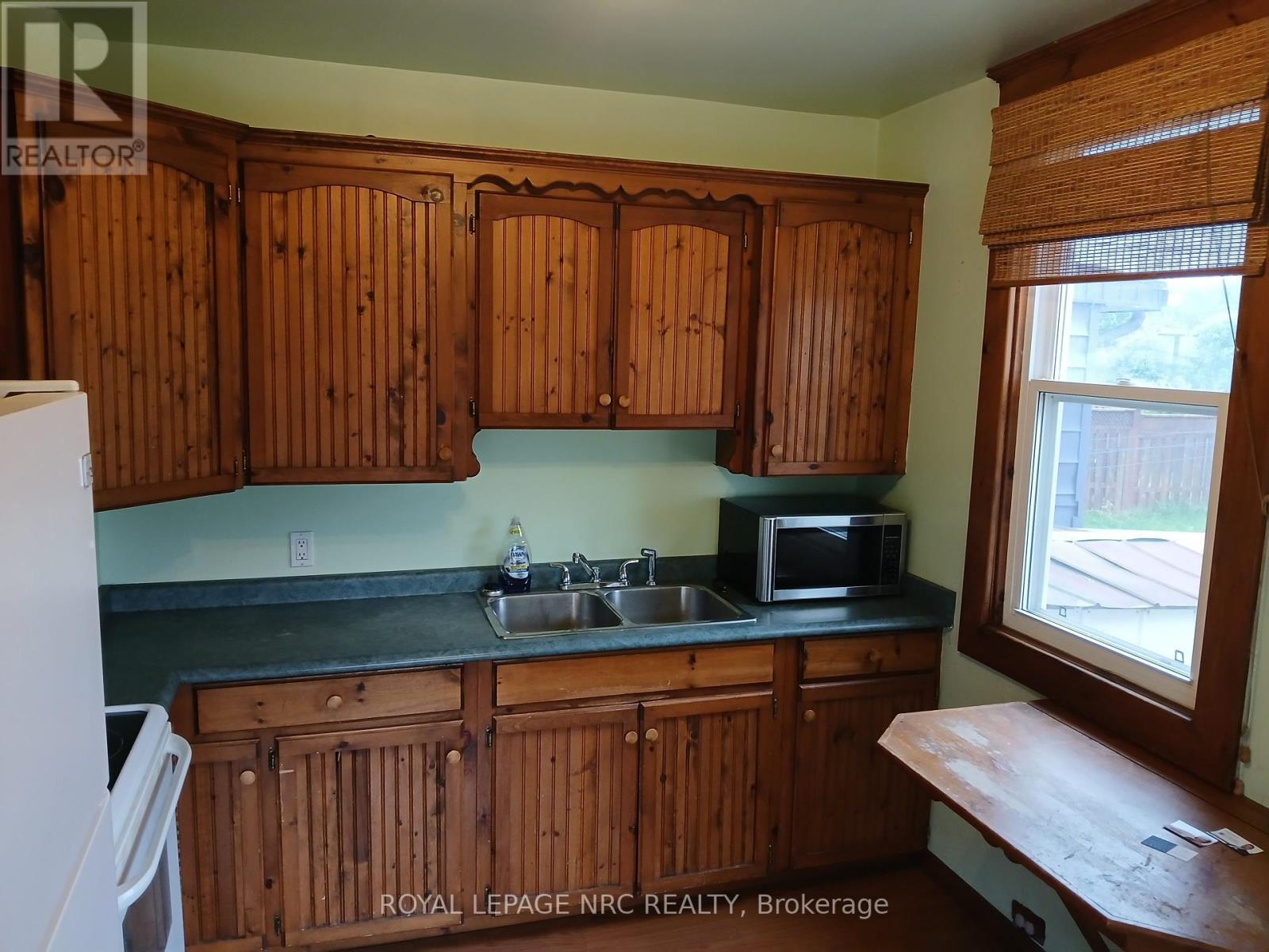 












20 HAYES ROAD

,
Thorold (Allanburg/Thorold South),




Ontario
L2V1L8

