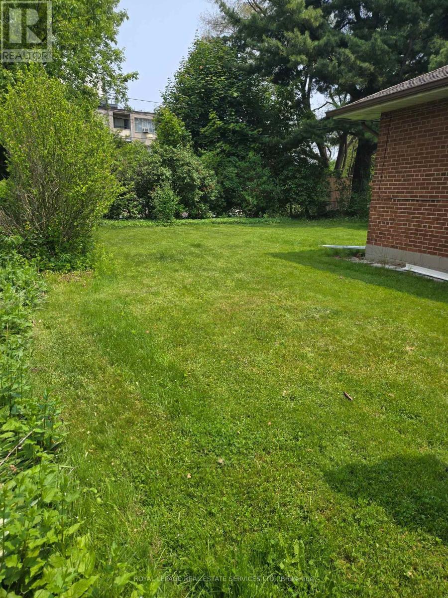 












23 SEVENOAKS AVENUE

,
Toronto,




Ontario
M8Z3P6

