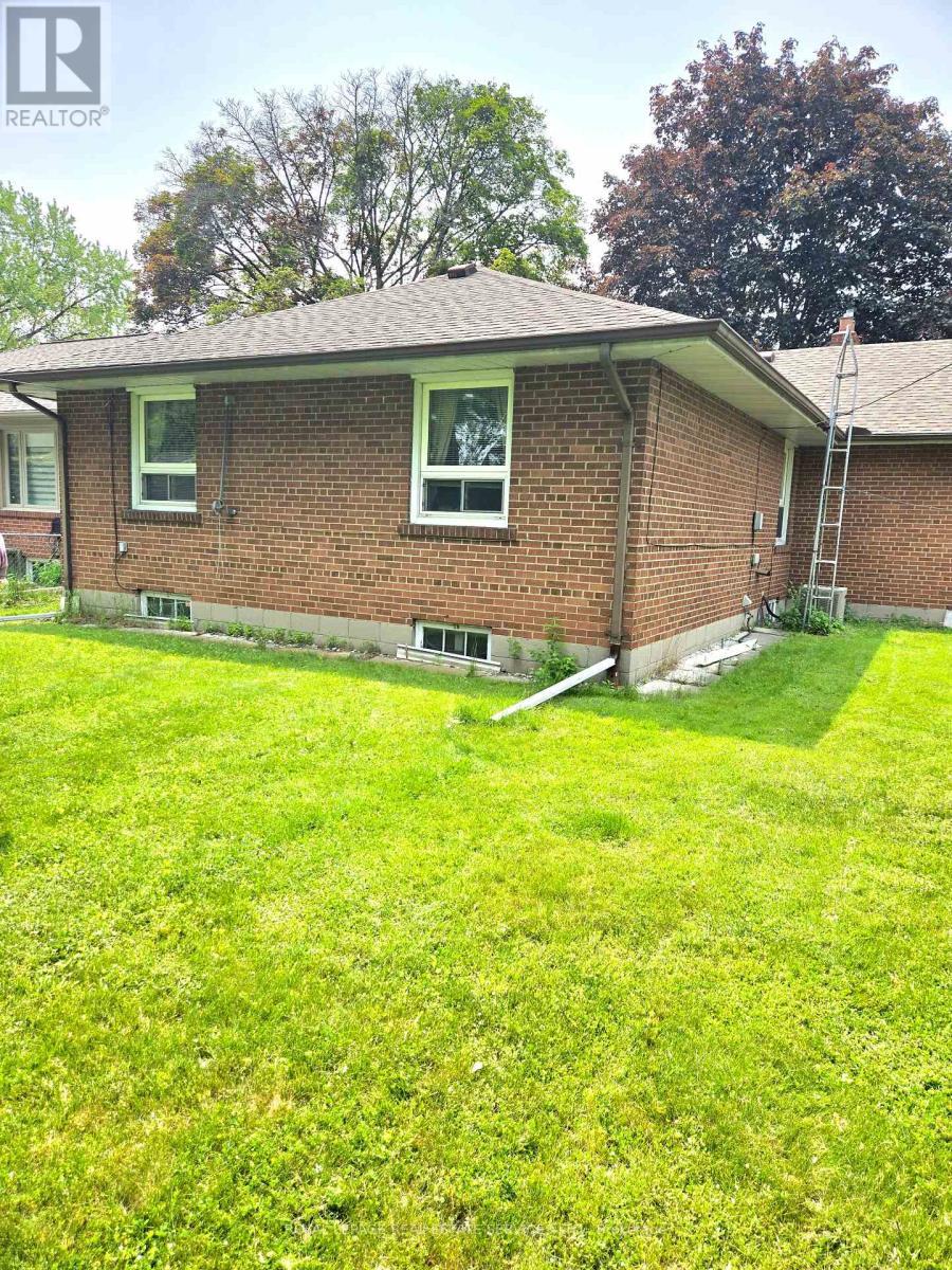 












23 SEVENOAKS AVENUE

,
Toronto,




Ontario
M8Z3P6


