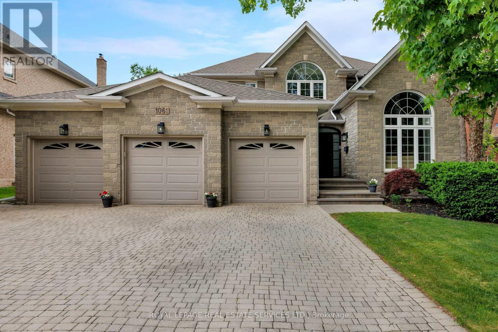 












1061 SUMMIT RIDGE DRIVE

,
Oakville,




Ontario
L6M3K9

