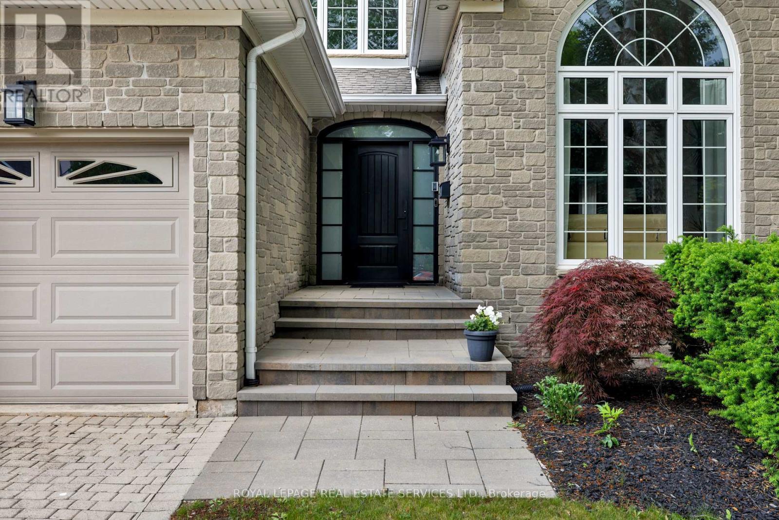












1061 SUMMIT RIDGE DRIVE

,
Oakville,




Ontario
L6M3K9

