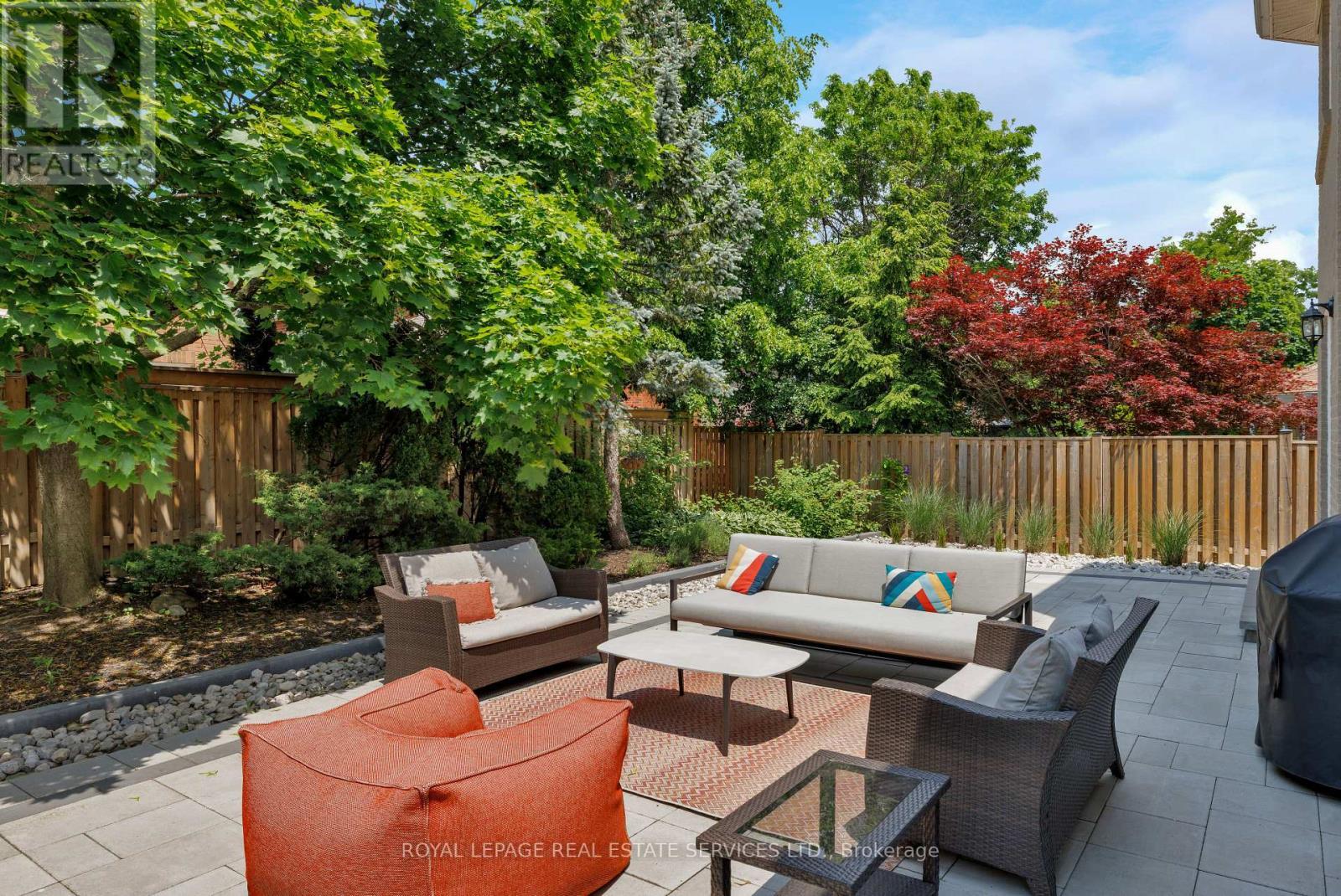 












1061 SUMMIT RIDGE DRIVE

,
Oakville,




Ontario
L6M3K9


