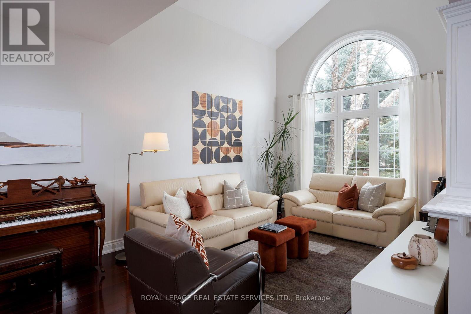 












1061 SUMMIT RIDGE DRIVE

,
Oakville,




Ontario
L6M3K9

