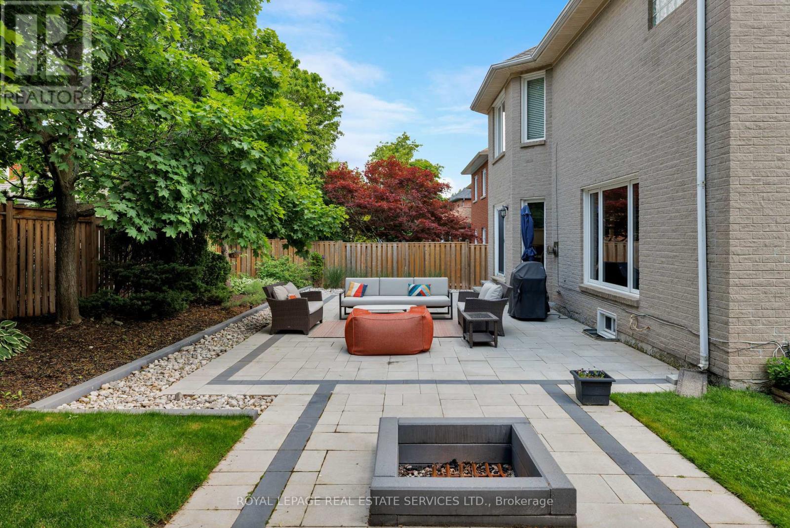 












1061 SUMMIT RIDGE DRIVE

,
Oakville,




Ontario
L6M3K9

