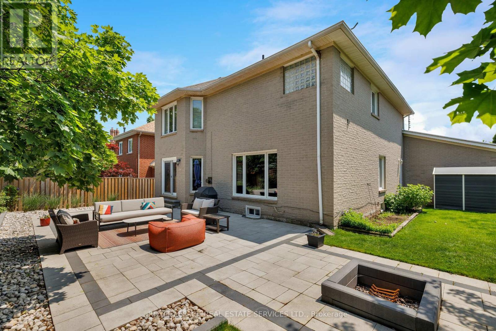 












1061 SUMMIT RIDGE DRIVE

,
Oakville,




Ontario
L6M3K9

