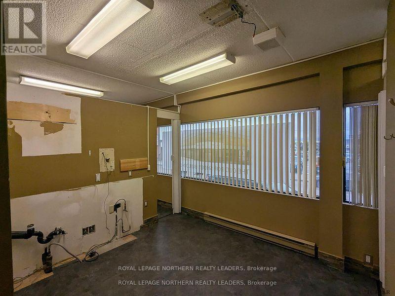 












16 CEDAR STREET S

,
Timmins (TS - SE),




Ontario
P4N1B1

