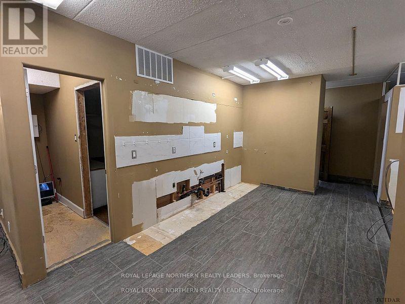 












16 CEDAR STREET S

,
Timmins (TS - SE),




Ontario
P4N1B1

