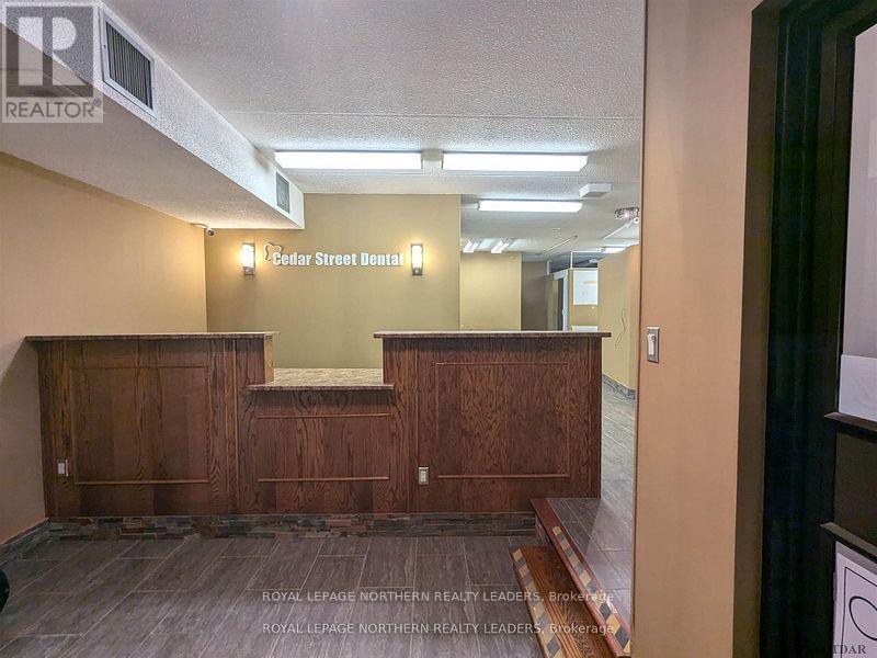 












16 CEDAR STREET S

,
Timmins (TS - SE),




Ontario
P4N1B1

