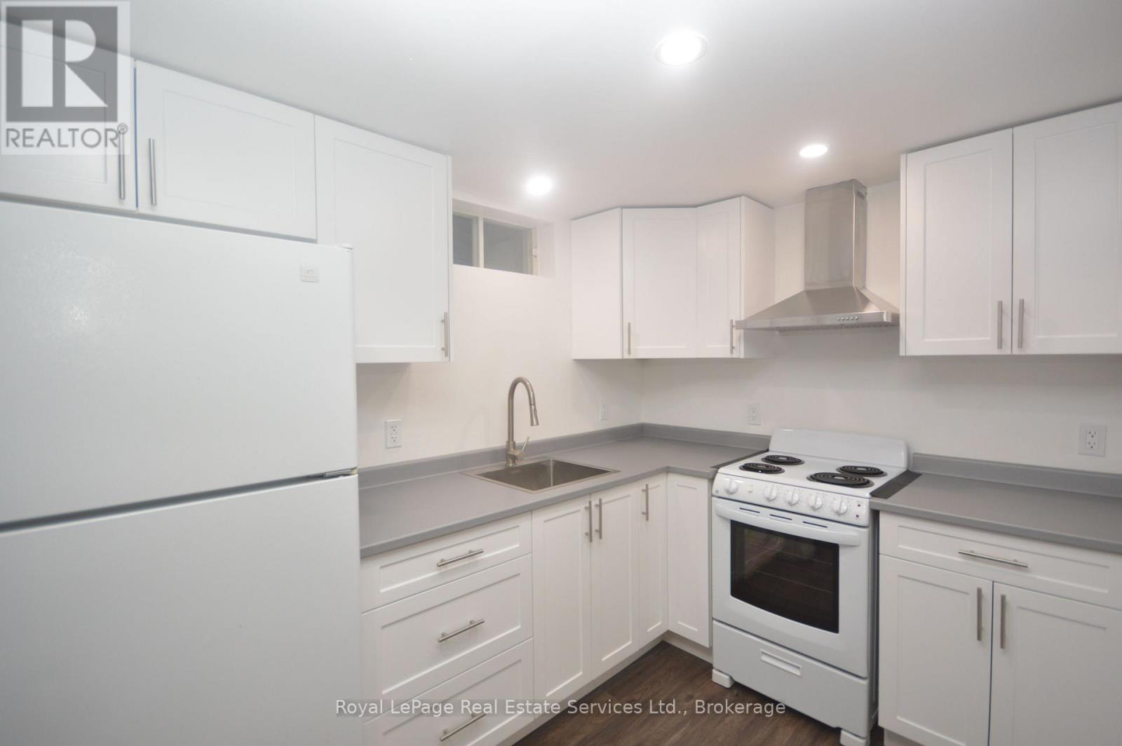 












92 ADAM STREET

,
Cambridge,




Ontario
N3C2K6

