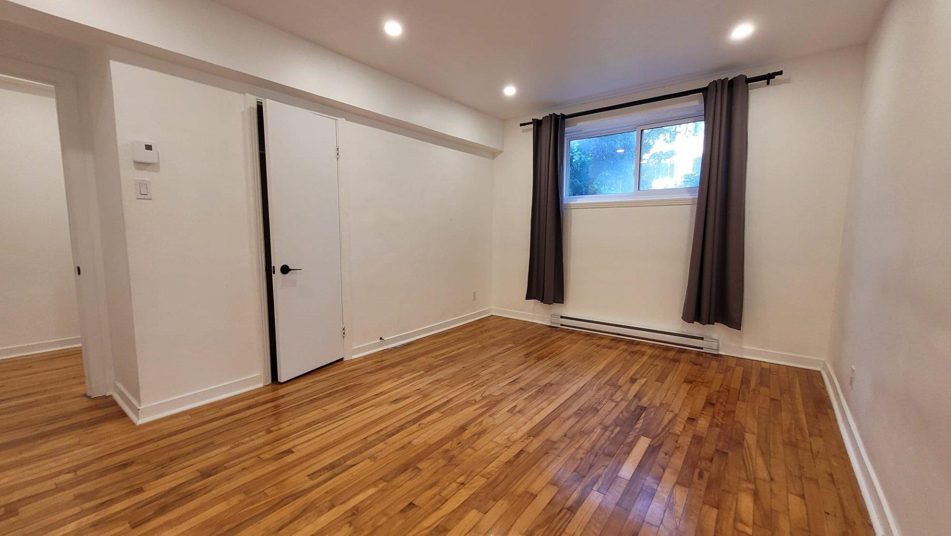 









3485


Av. Ellendale

, 2,
Montréal (Côte-des-Neiges/Notre-Dame-de-Grâce),




QC
H3S1W8

