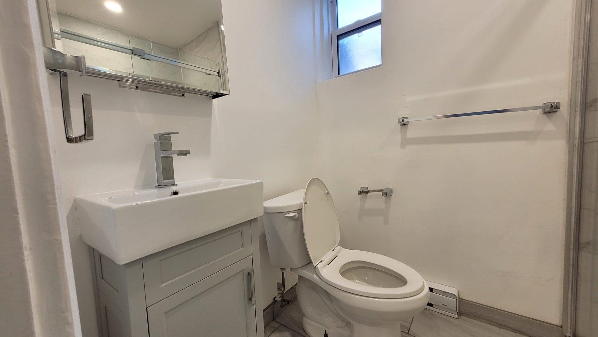 









3485


Av. Ellendale

, 2,
Montréal (Côte-des-Neiges/Notre-Dame-de-Grâce),




QC
H3S1W8

