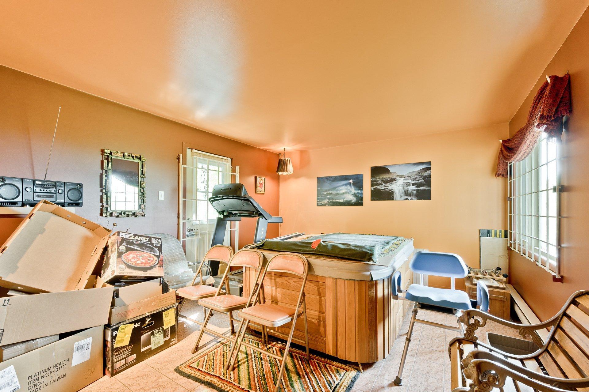 









614


Ch. Parmenter

,
Sutton,




QC
J0E2K0

