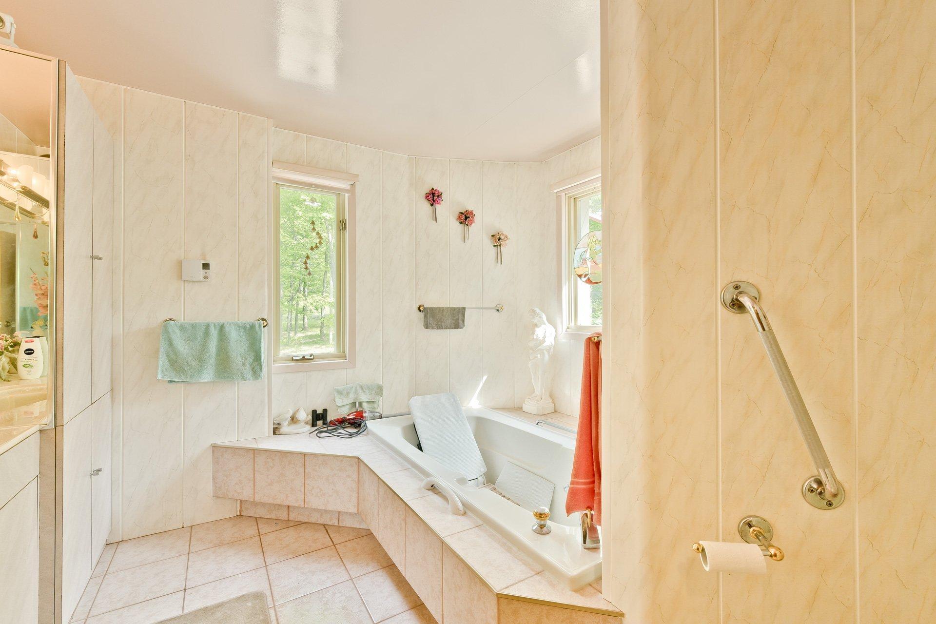 









614


Ch. Parmenter

,
Sutton,




QC
J0E2K0


