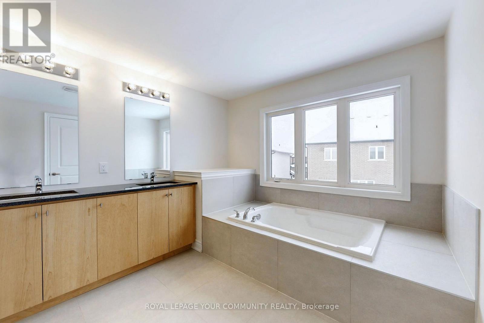 












7 DAWN BLOSSOM DRIVE

,
Georgina,




Ontario
L4P0H4

