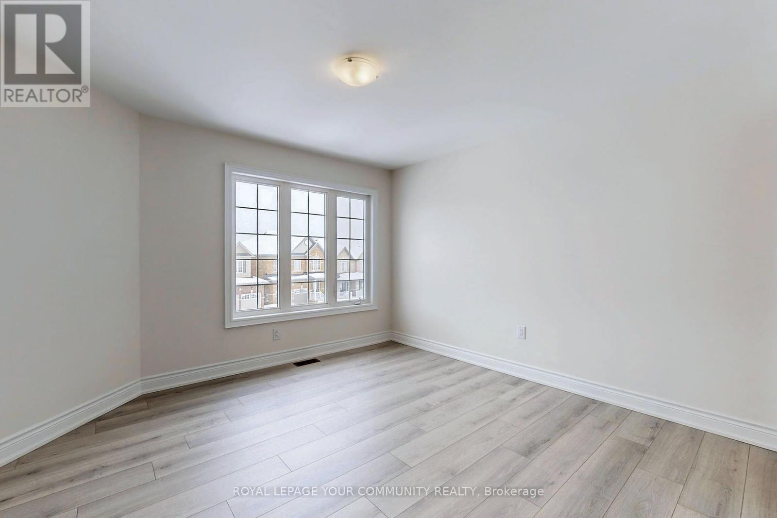 












7 DAWN BLOSSOM DRIVE

,
Georgina,




Ontario
L4P0H4

