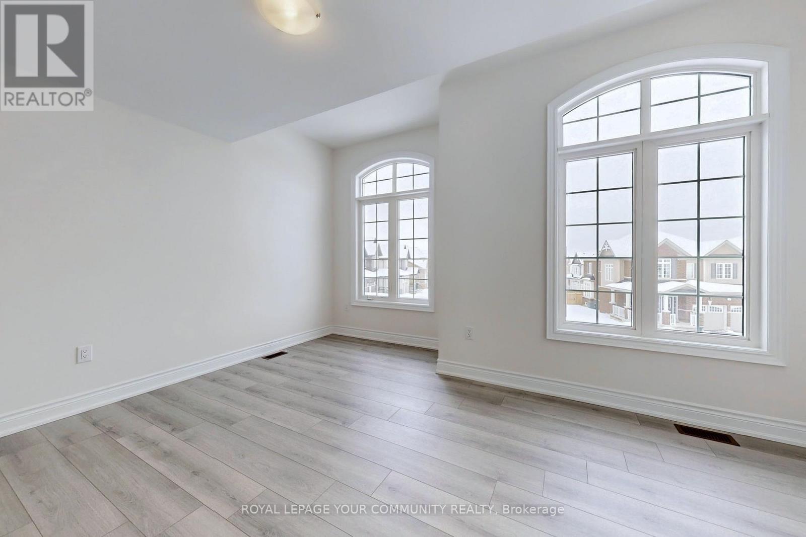 












7 DAWN BLOSSOM DRIVE

,
Georgina,




Ontario
L4P0H4

