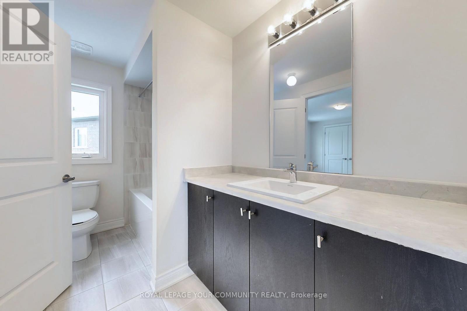 












7 DAWN BLOSSOM DRIVE

,
Georgina,




Ontario
L4P0H4

