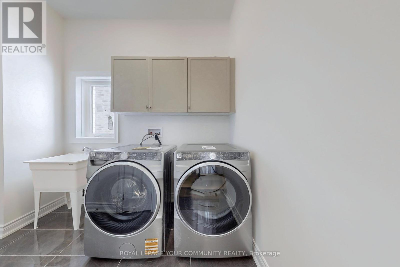 












7 DAWN BLOSSOM DRIVE

,
Georgina,




Ontario
L4P0H4

