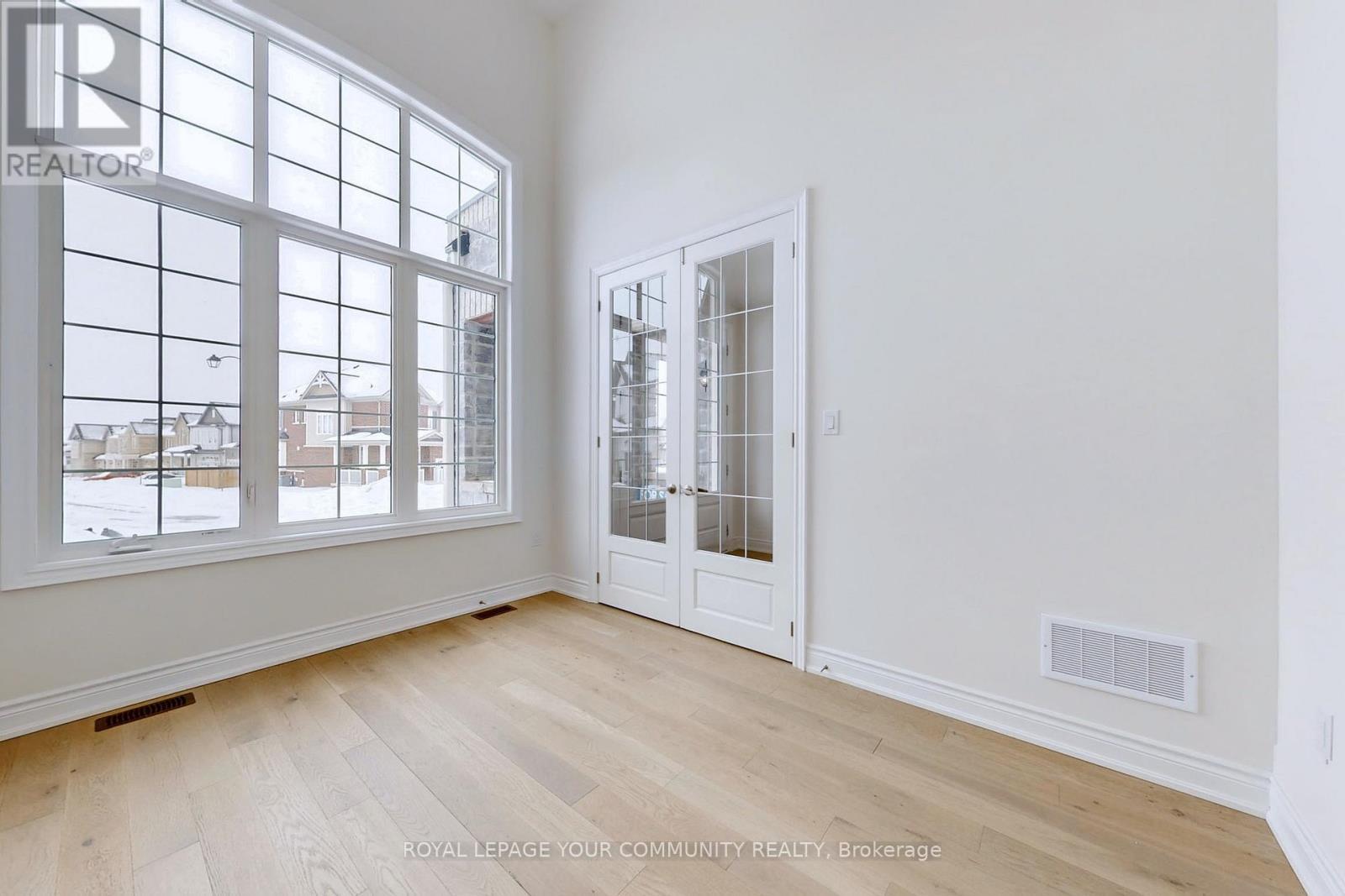 












7 DAWN BLOSSOM DRIVE

,
Georgina,




Ontario
L4P0H4

