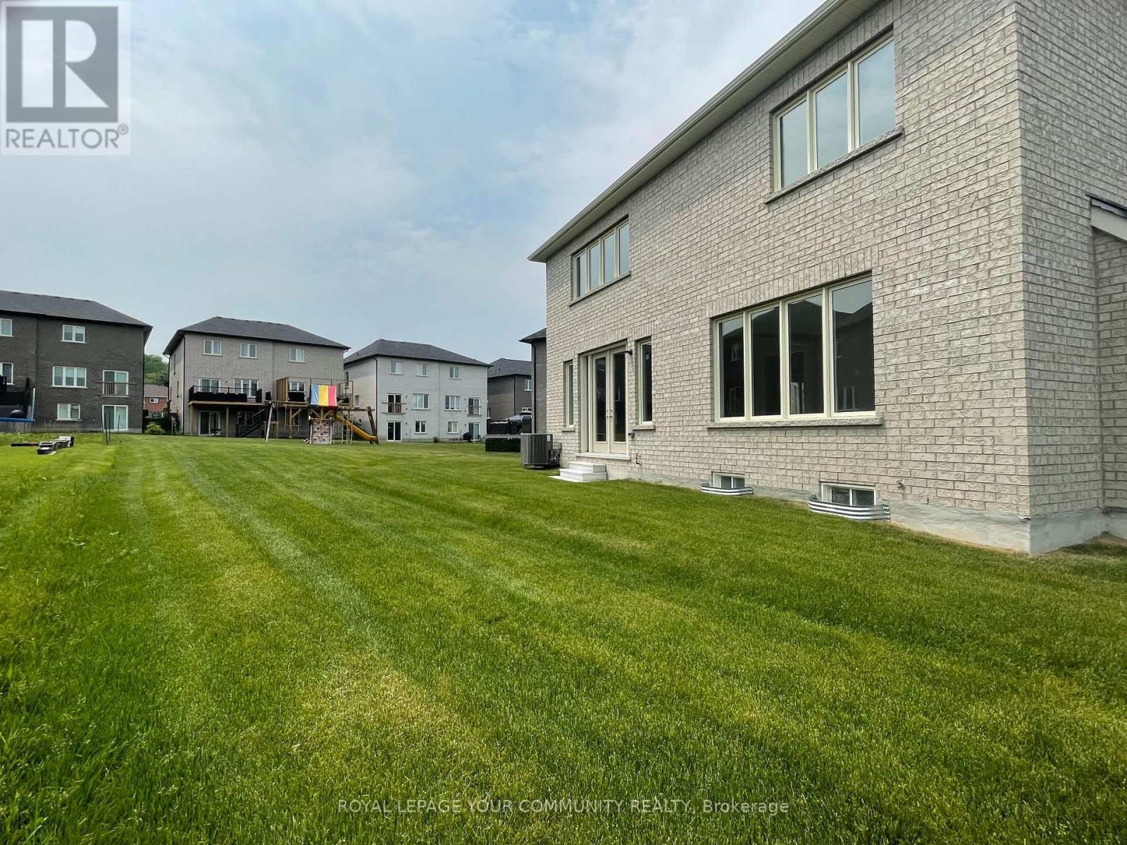 












7 DAWN BLOSSOM DRIVE

,
Georgina,




Ontario
L4P0H4

