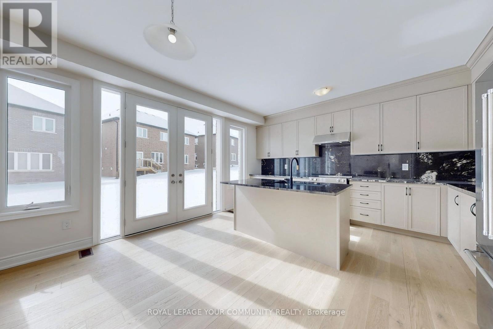 












7 DAWN BLOSSOM DRIVE

,
Georgina,




Ontario
L4P0H4

