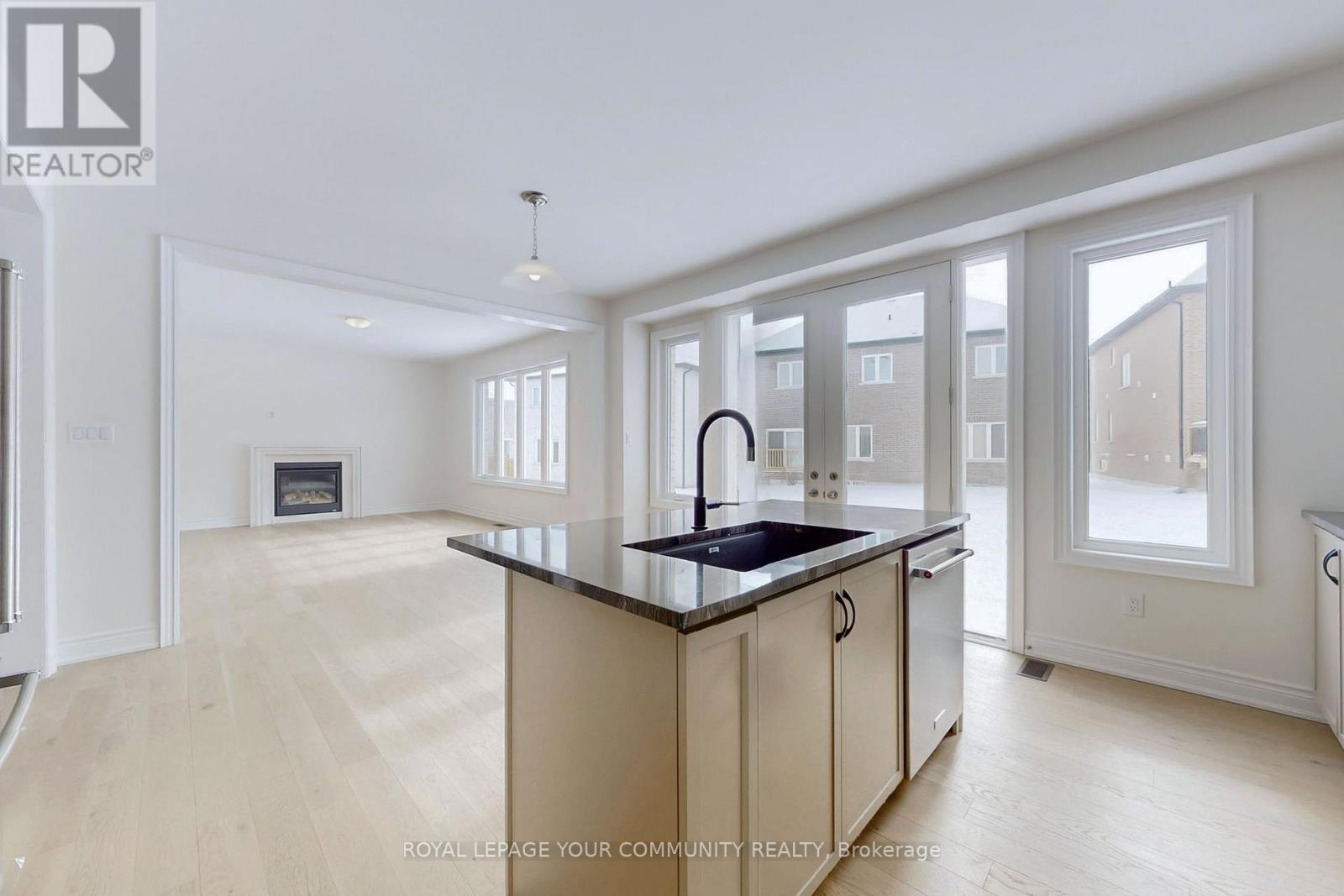 












7 DAWN BLOSSOM DRIVE

,
Georgina,




Ontario
L4P0H4

