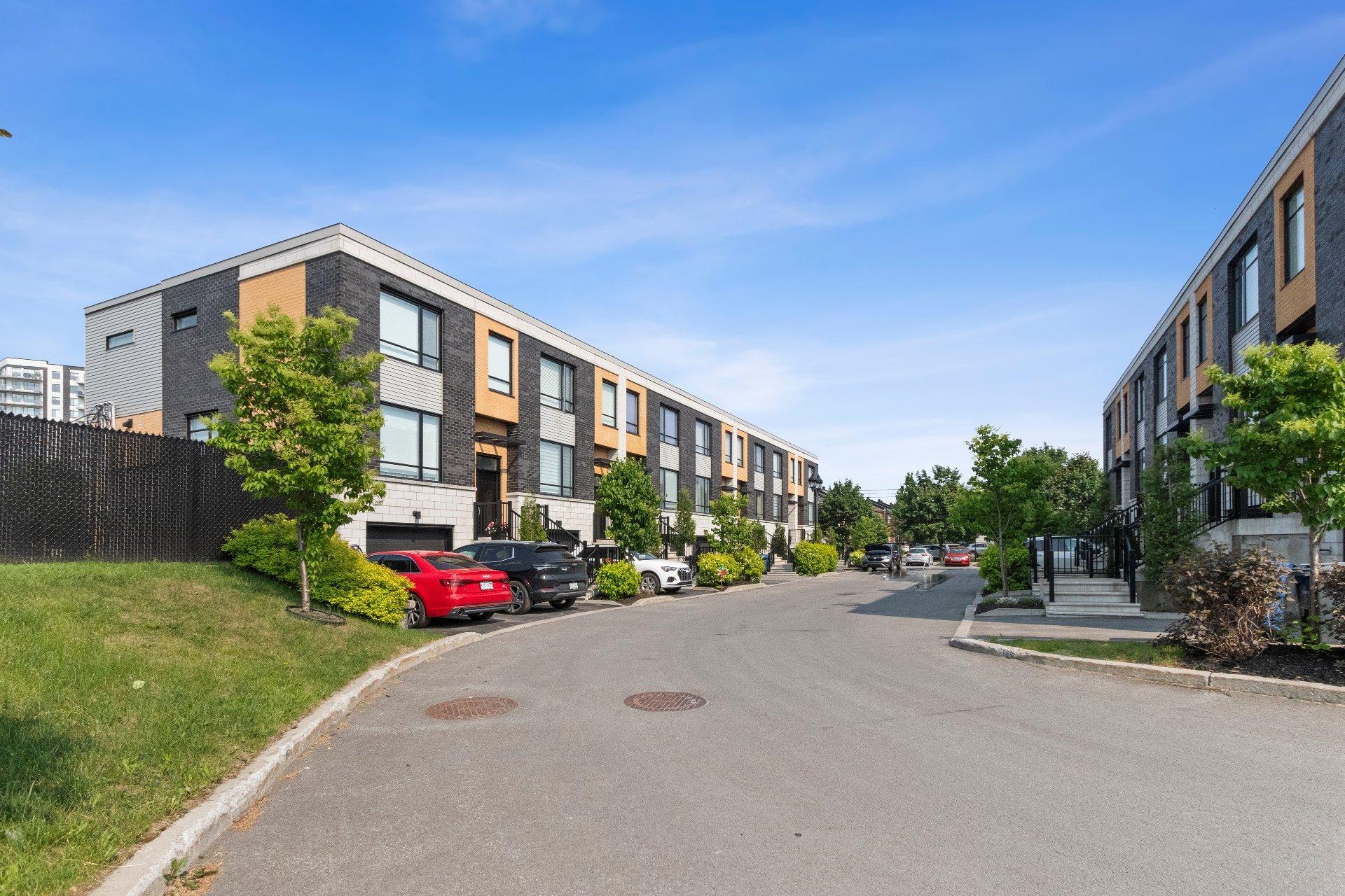 









3171Z


Rue Frégault

,
Laval (Chomedey),




QC
H7T0C6

