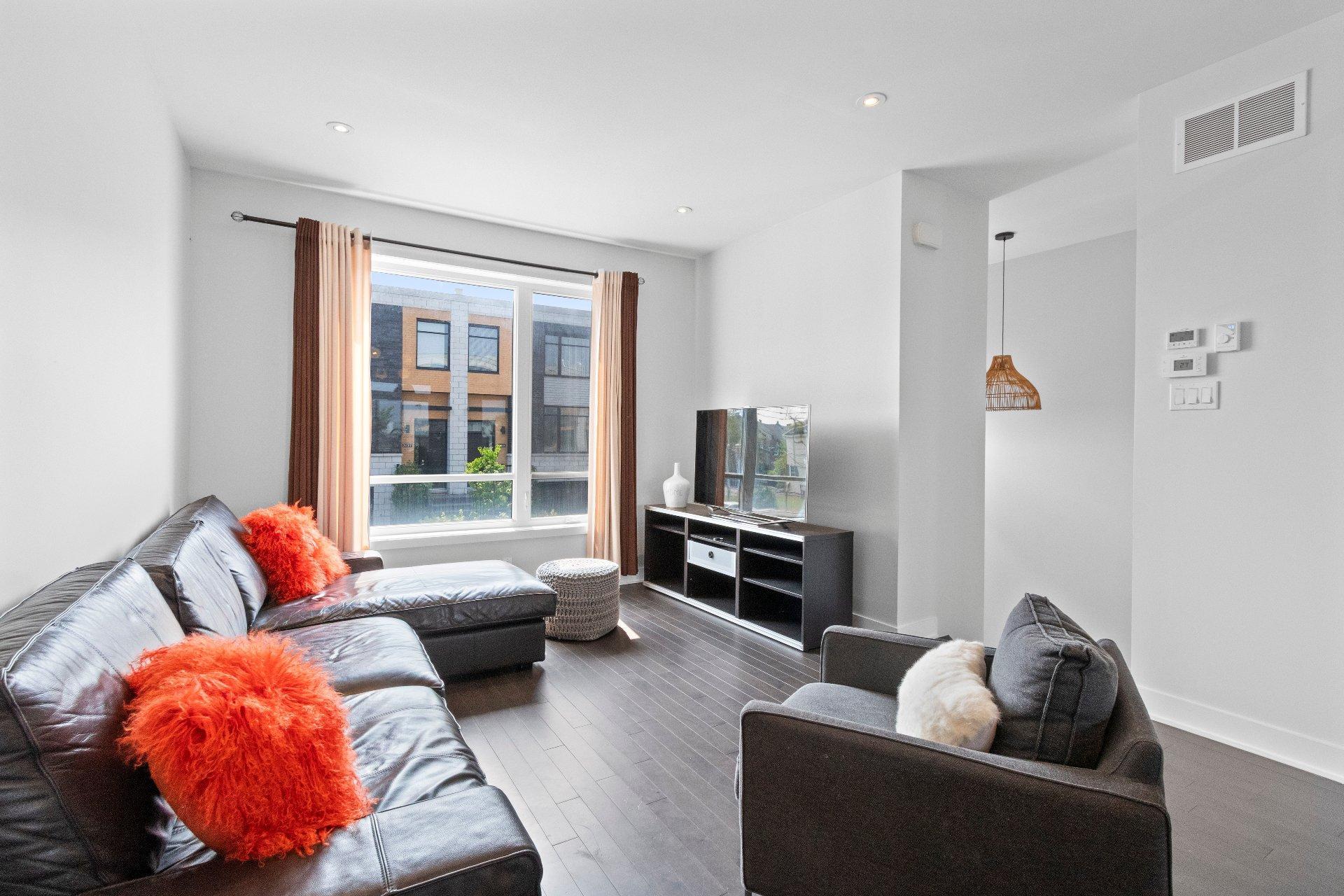 









3171Z


Rue Frégault

,
Laval (Chomedey),




QC
H7T0C6

