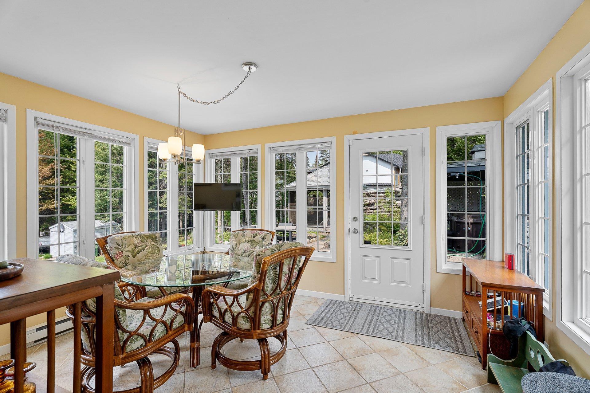 









628


Ch. Réjean

,
Sainte-Agathe-des-Monts,




QC
J8C0N6

